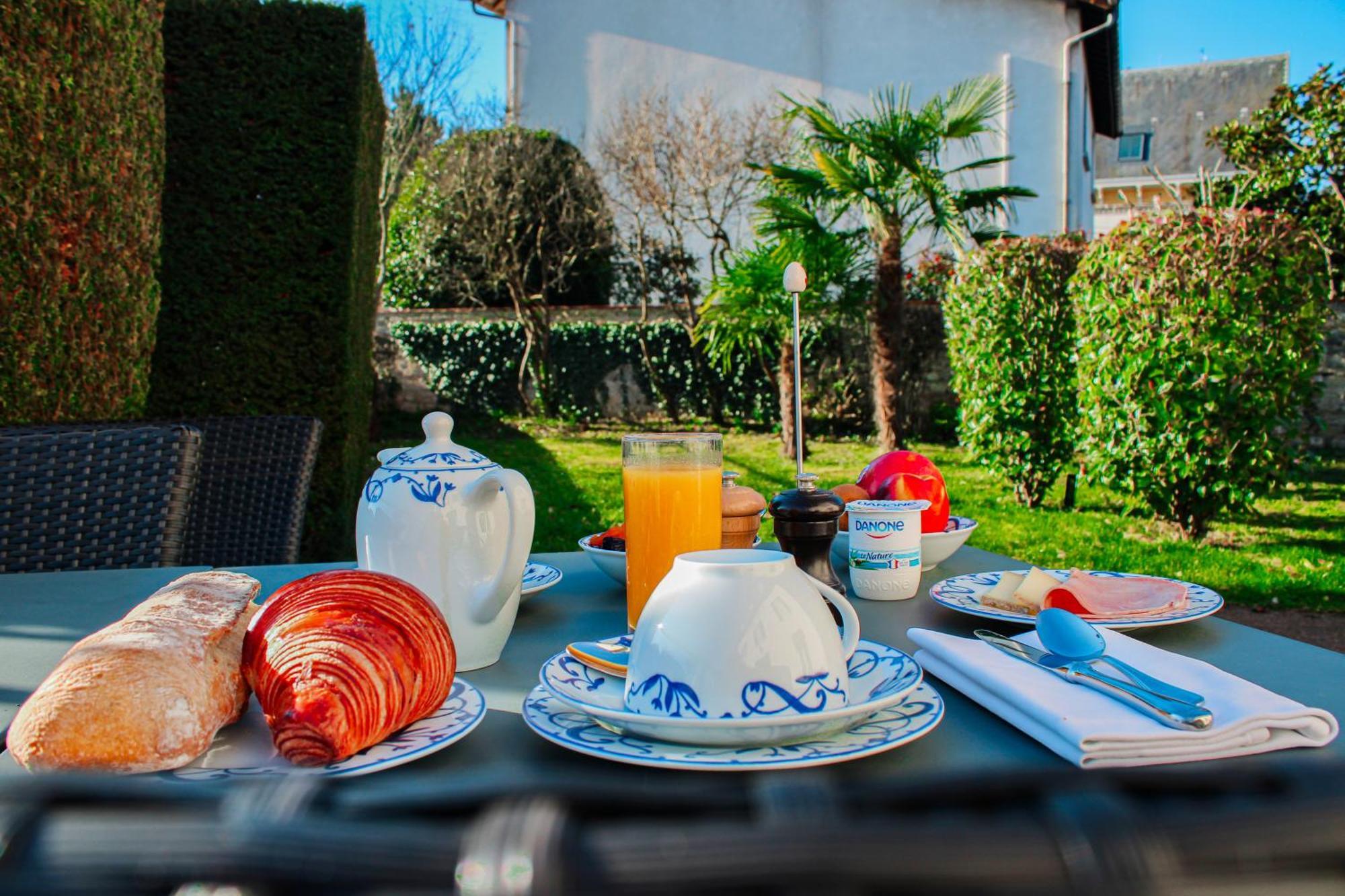 Hotel La Villa Fleurie Beaune  Bagian luar foto