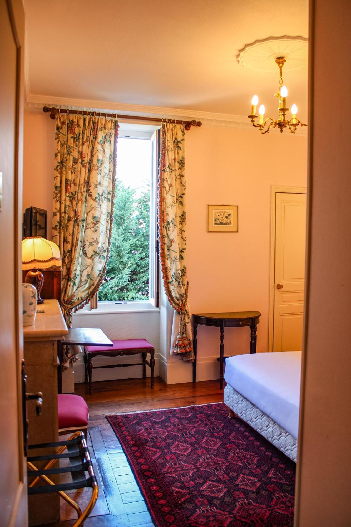 Hotel La Villa Fleurie Beaune  Bagian luar foto
